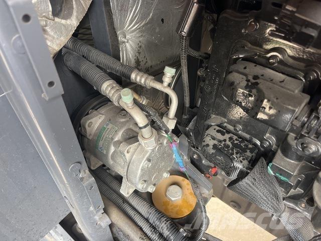 XCMG XC938U Iekrāvēji uz riteņiem