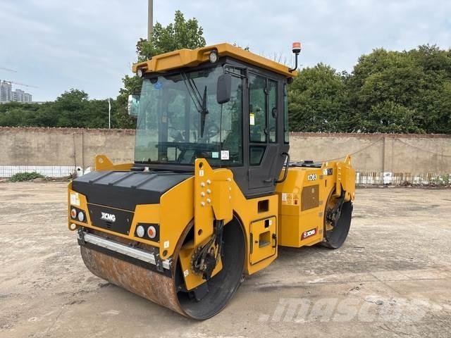 XCMG XD83 Divvalču grunts veltņi