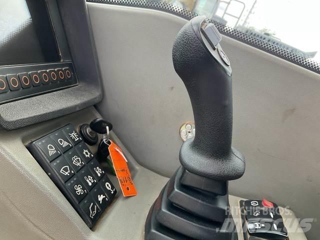 Yanmar B110W Ekskavatori uz riteņiem