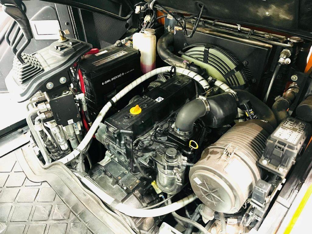 Doosan D30S-7 Tehnika ar dīzeļa dzinēju