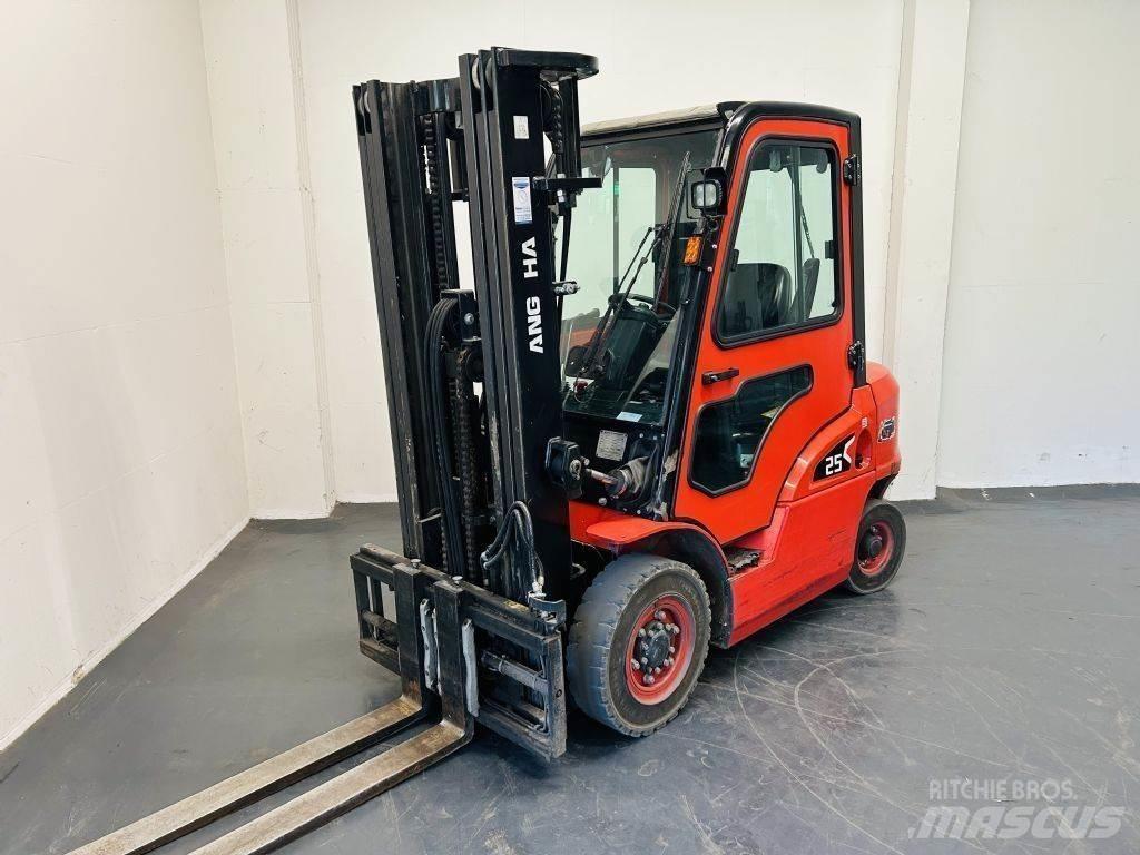Hangcha CPCD25-XRW92F Tehnika ar dīzeļa dzinēju
