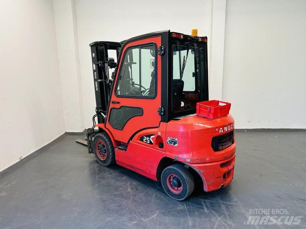 Hangcha CPCD25-XRW92F Tehnika ar dīzeļa dzinēju