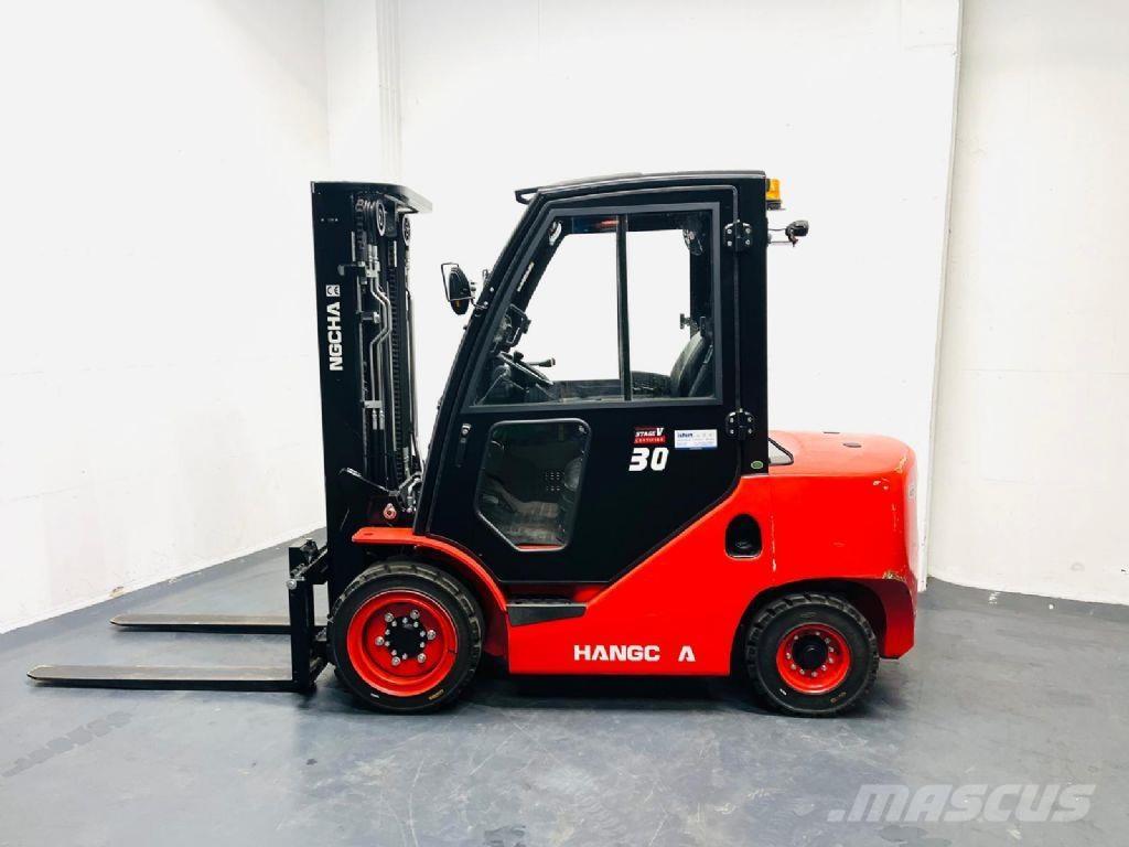 Hangcha CPDC30 Tehnika ar dīzeļa dzinēju