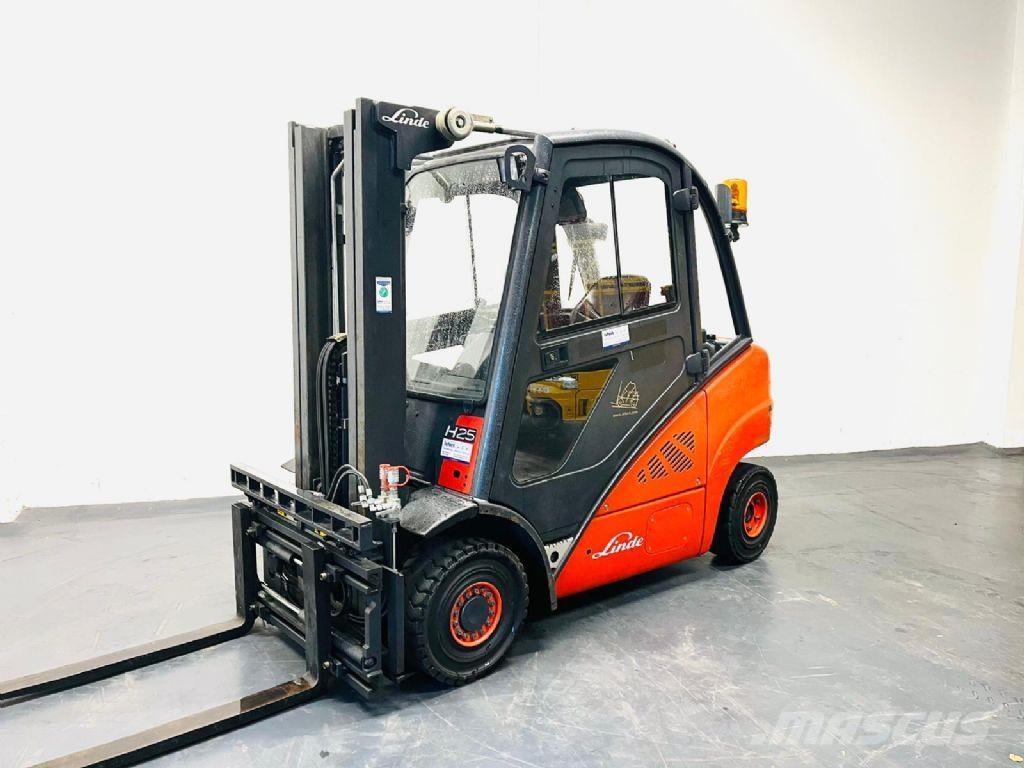 Linde H25D-01 Tehnika ar dīzeļa dzinēju