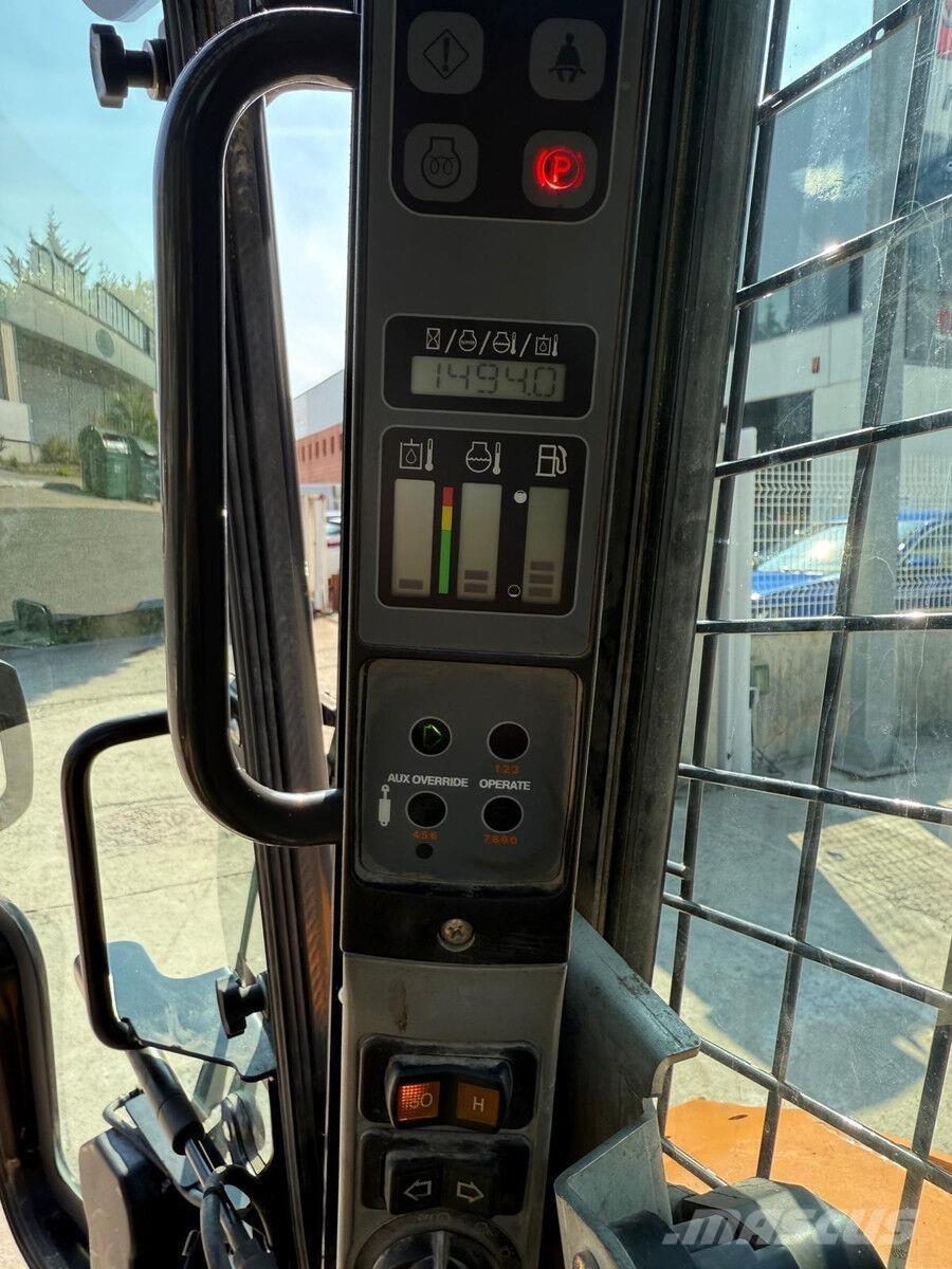 CASE SR210 Iekrāvēji uz riteņiem