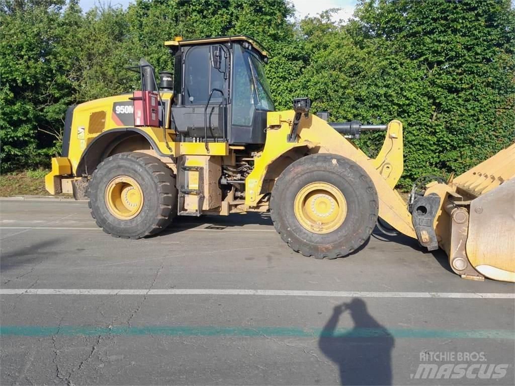 CAT 950M Iekrāvēji uz riteņiem