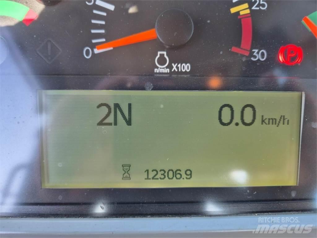 CAT 966M Iekrāvēji uz riteņiem
