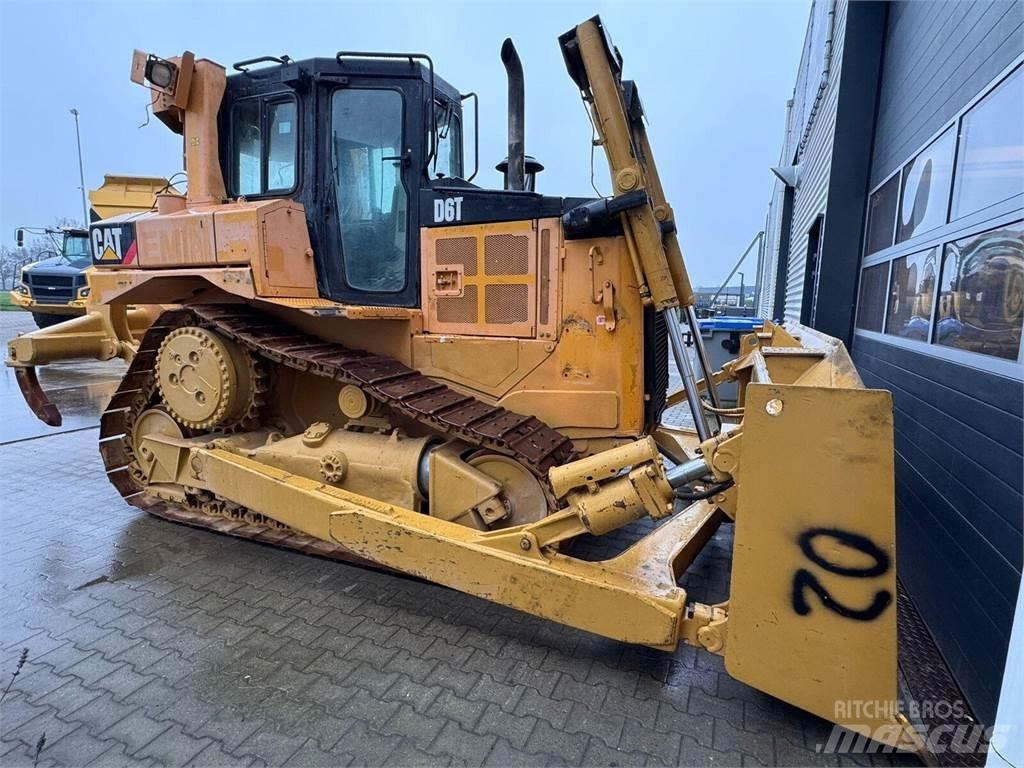 CAT D6T Kāpurķēžu buldozeri