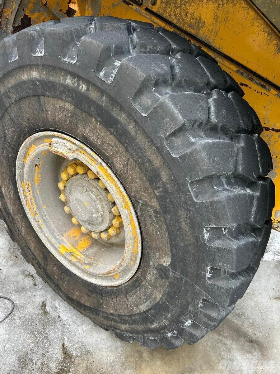 Volvo L90E Kāpurķēžu ekskavatori