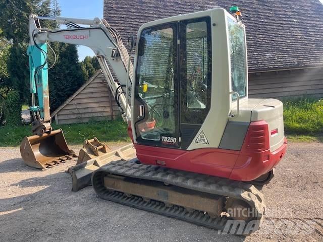 Takeuchi TB250 Vidēja lieluma ekskavatori 7 t - 12 t