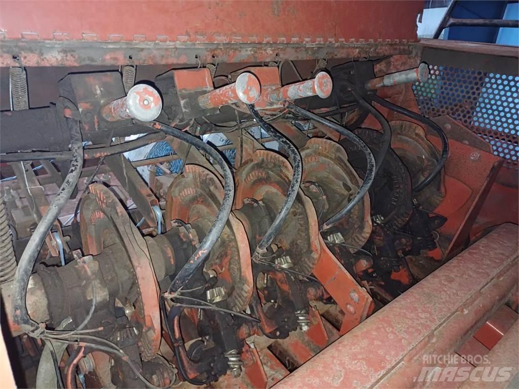 Hesston 4900 Ķīpu preses