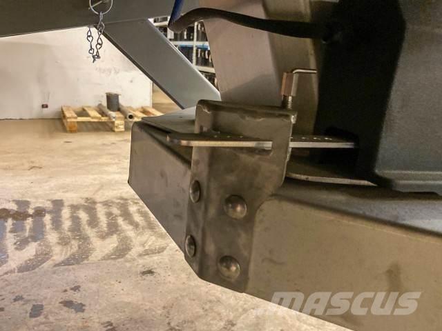 Hilltip 900TR Smilšu un sāls kaisītāji