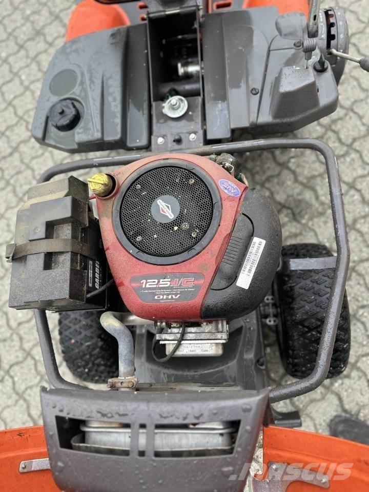 Husqvarna R13C Kompaktie traktori