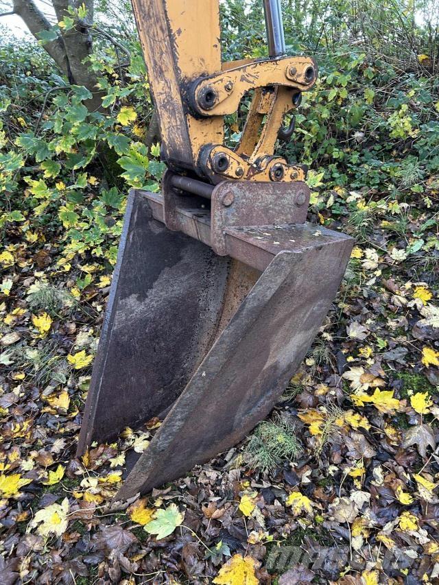 Hydrema 806 Ekskavatori-iekrāvēji