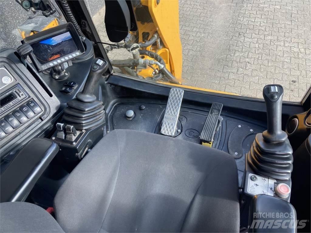 JCB 4CX Ekskavatori-iekrāvēji