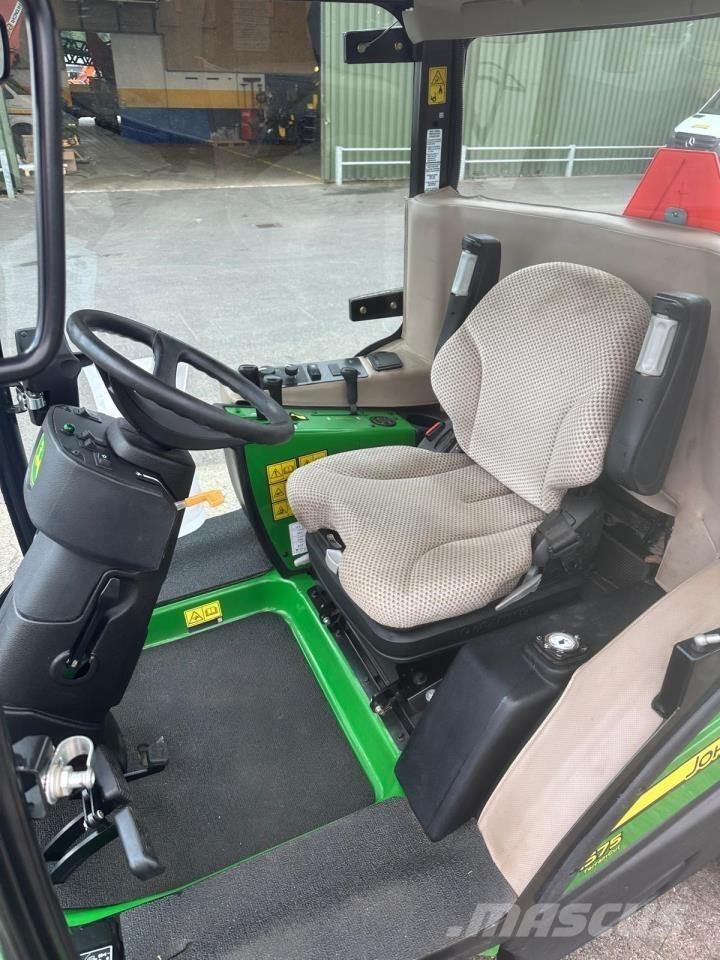 John Deere 1575 Kompaktie traktori