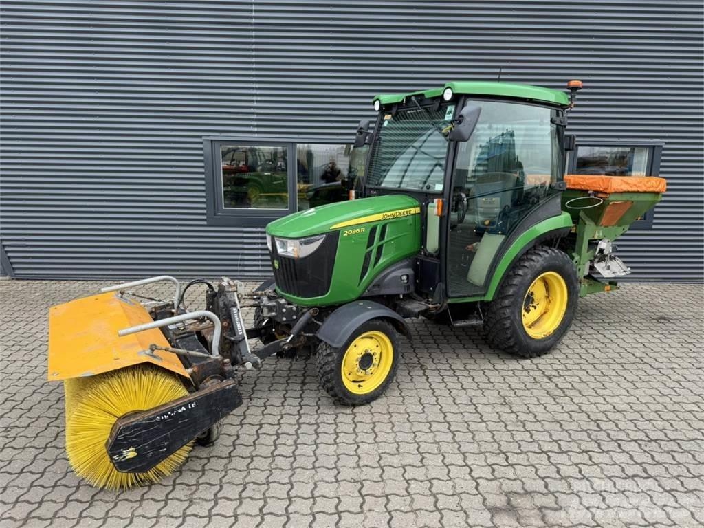 John Deere 2036R Kompaktie traktori