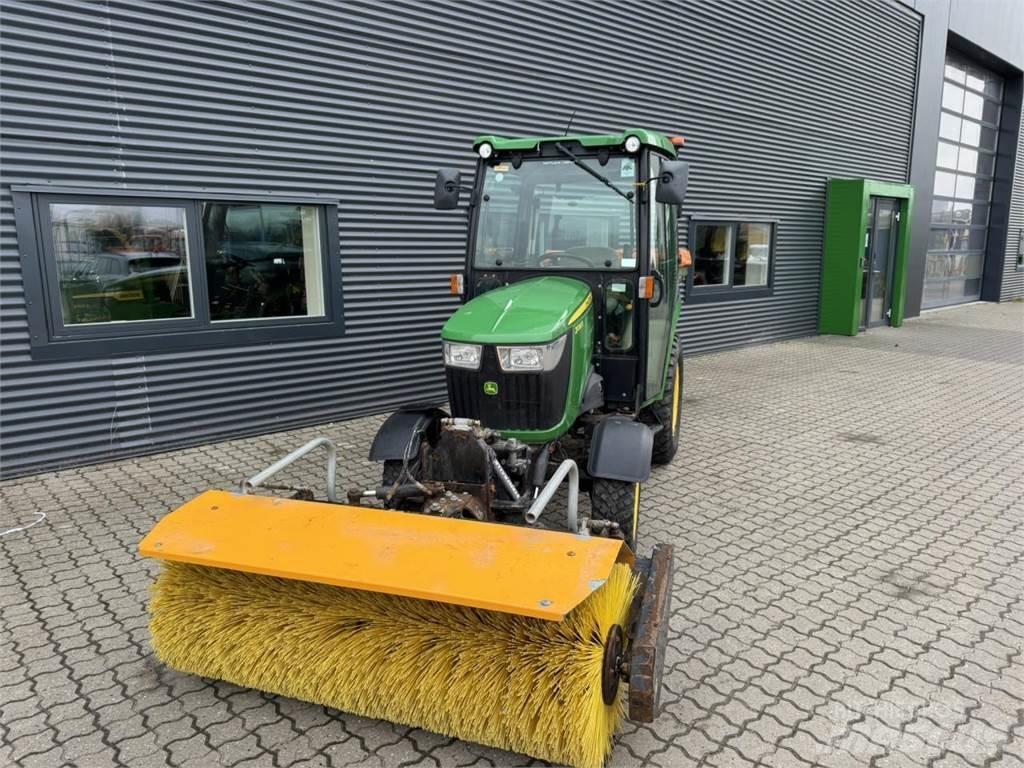 John Deere 2036R Kompaktie traktori