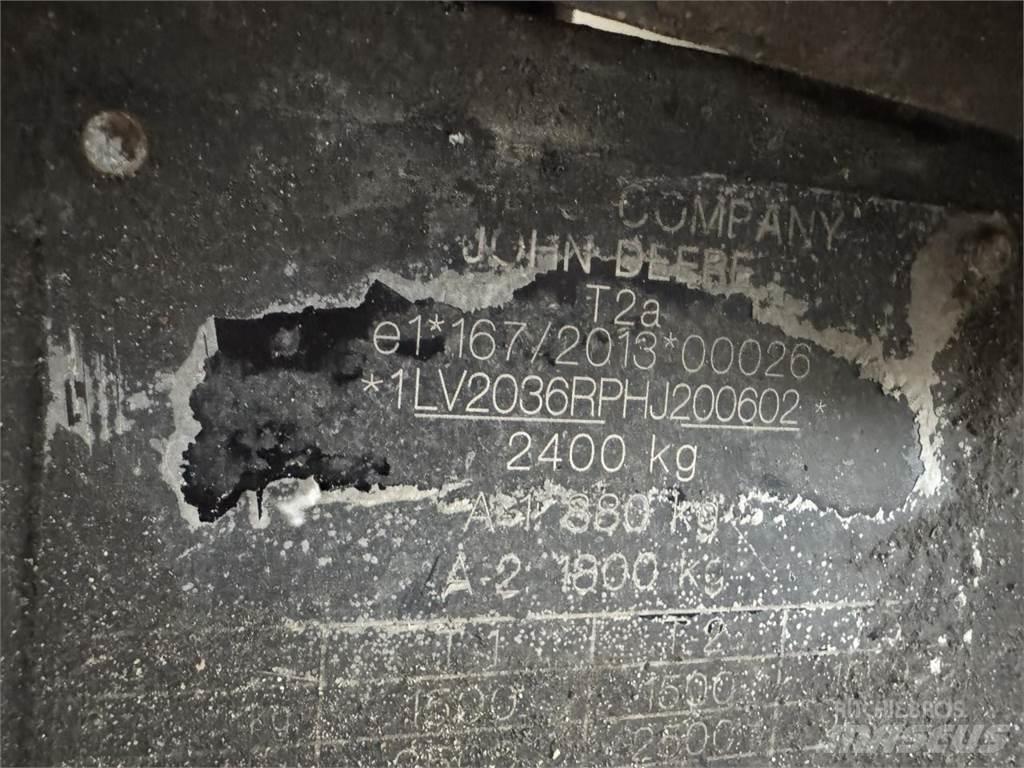 John Deere 2036R Kompaktie traktori