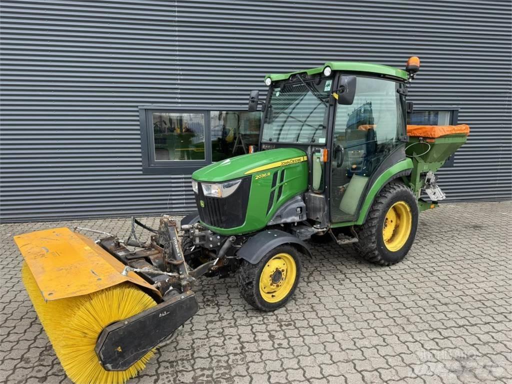 John Deere 2036R Kompaktie traktori