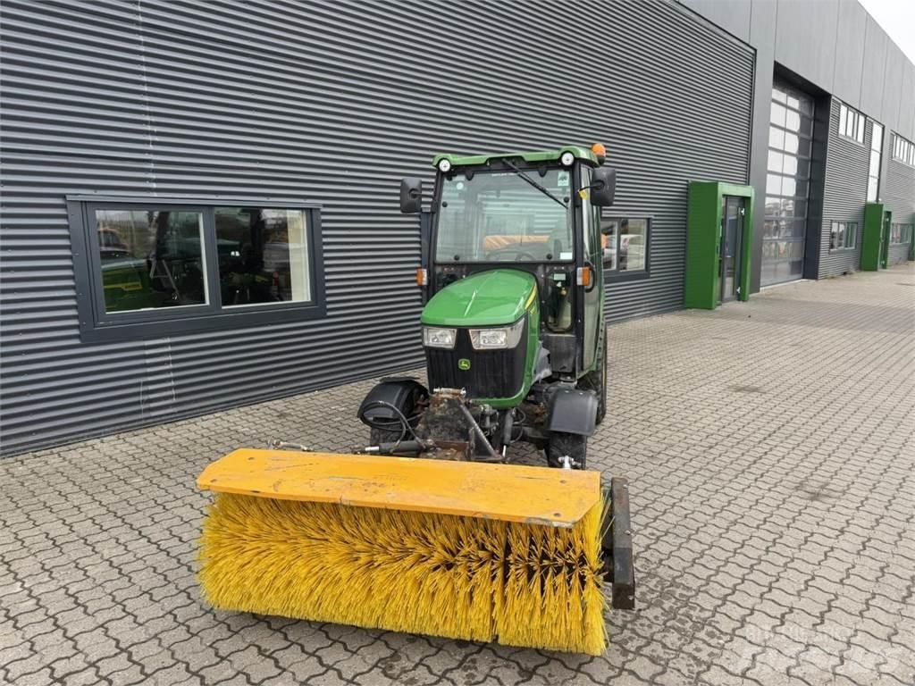 John Deere 2036R Kompaktie traktori