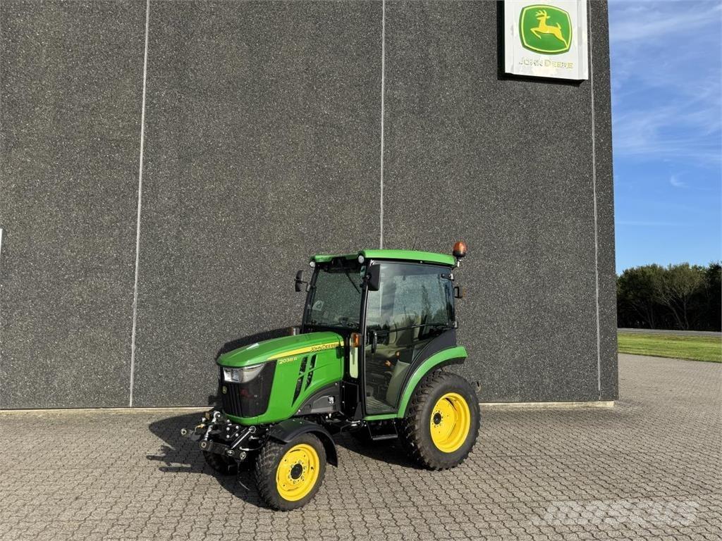 John Deere 2038R Kompaktie traktori