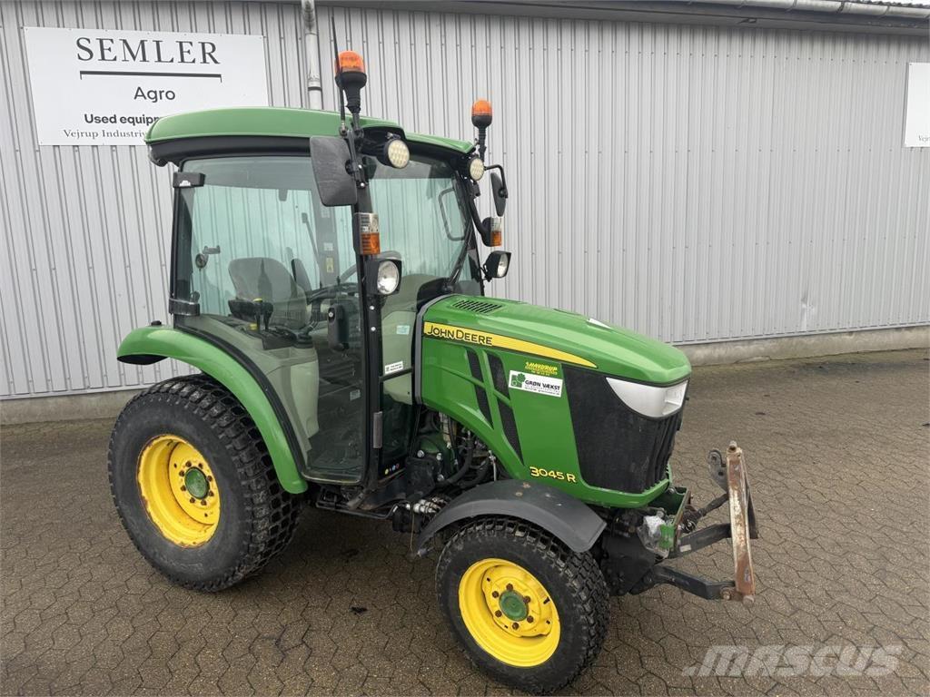 John Deere 3045R Kompaktie traktori