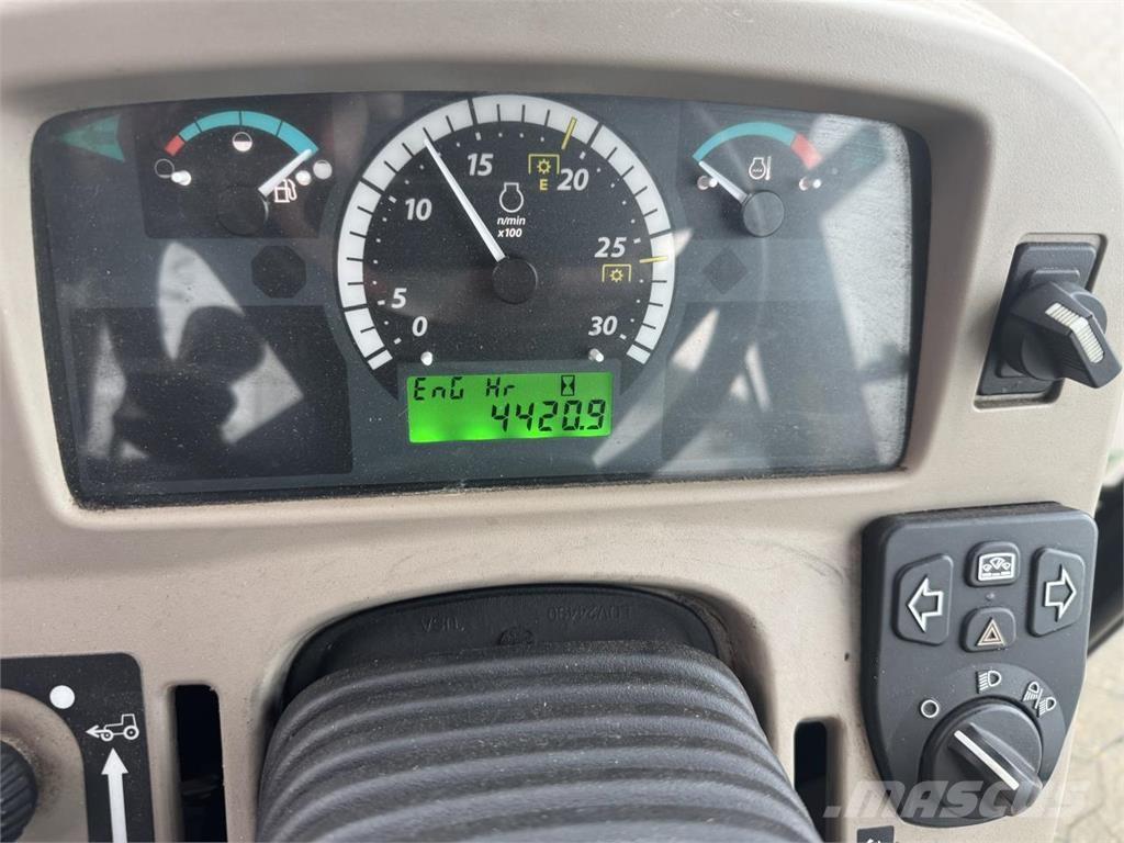 John Deere 3045R Kompaktie traktori