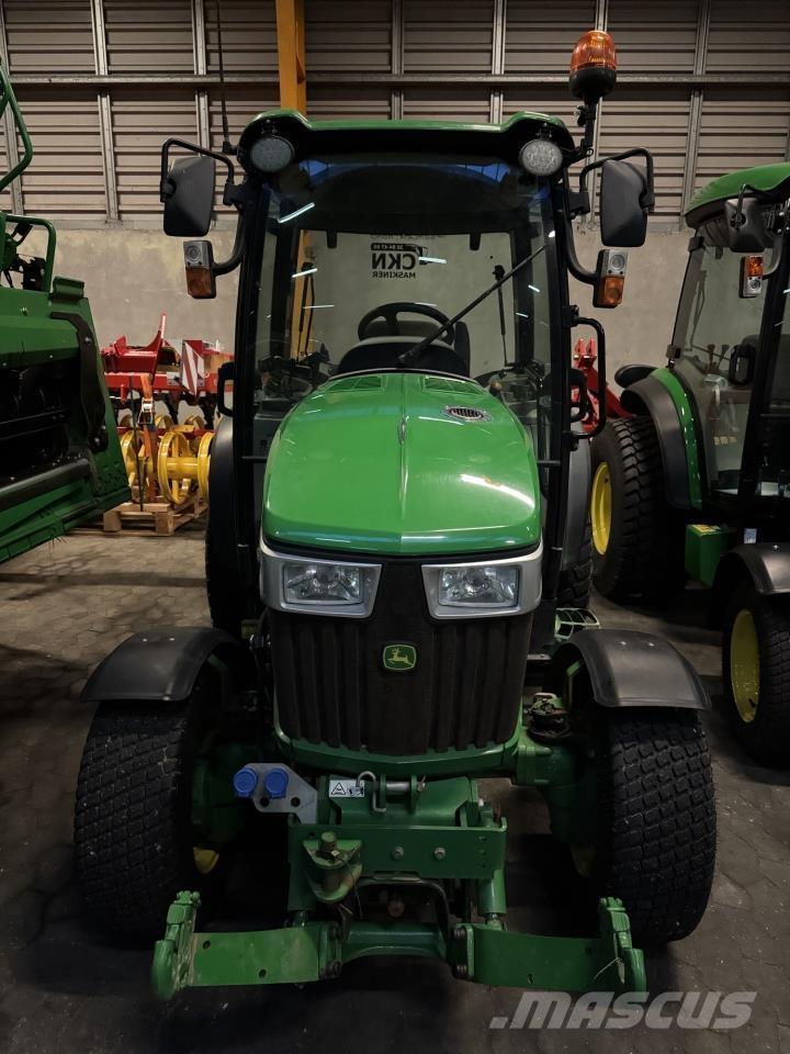 John Deere 3046R Kompaktie traktori