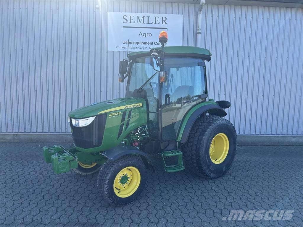 John Deere 4052R Kompaktie traktori