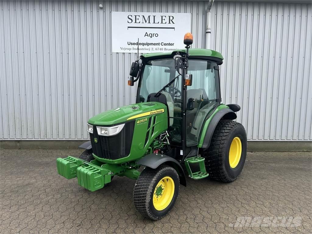 John Deere 4052R Kompaktie traktori