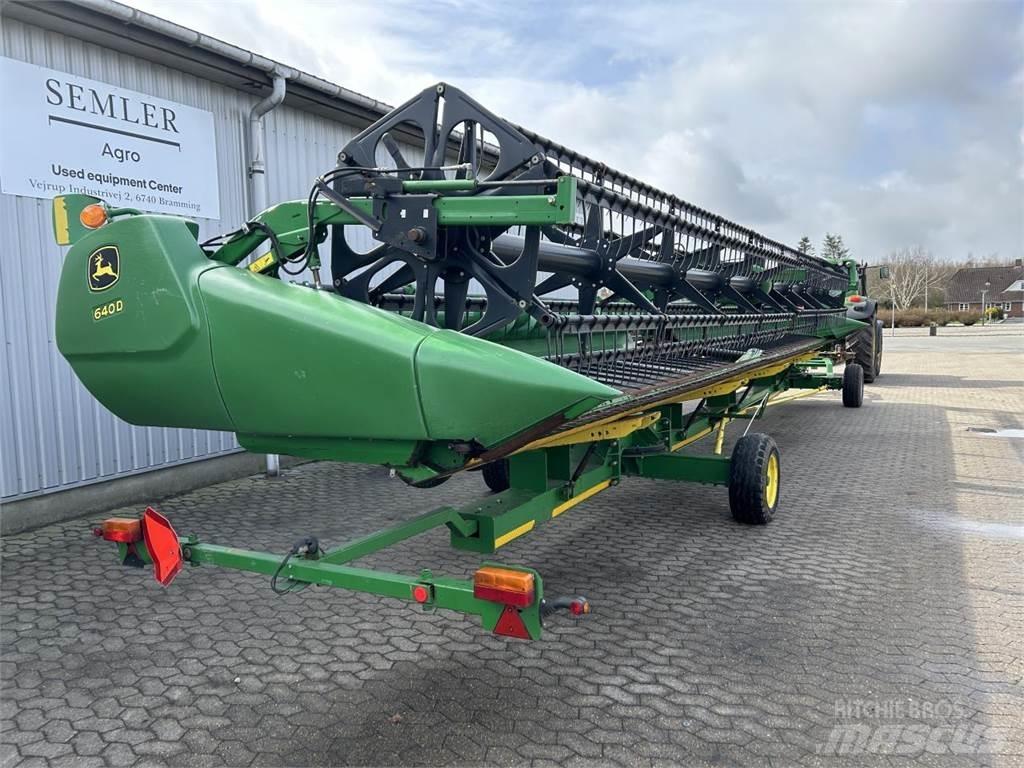 John Deere 640D Ražas novākšanas galvas