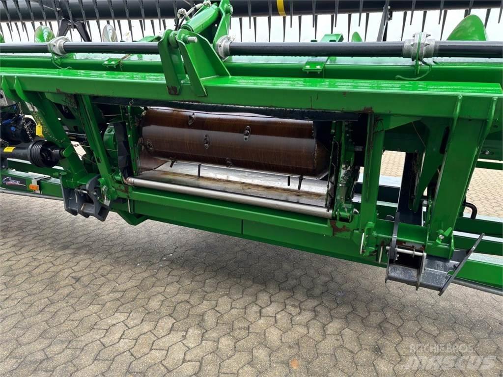 John Deere 735D Ražas novākšanas galvas