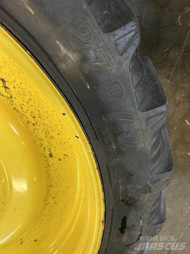 John Deere 740I Piekabināmie smidzinātāji(miglotāji)