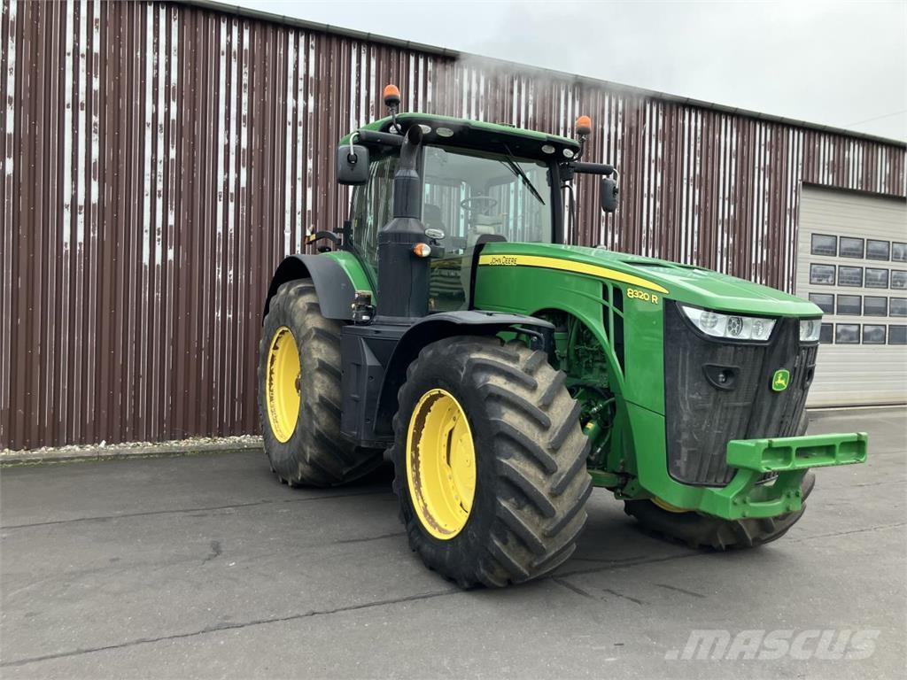 John Deere 8320R Traktori