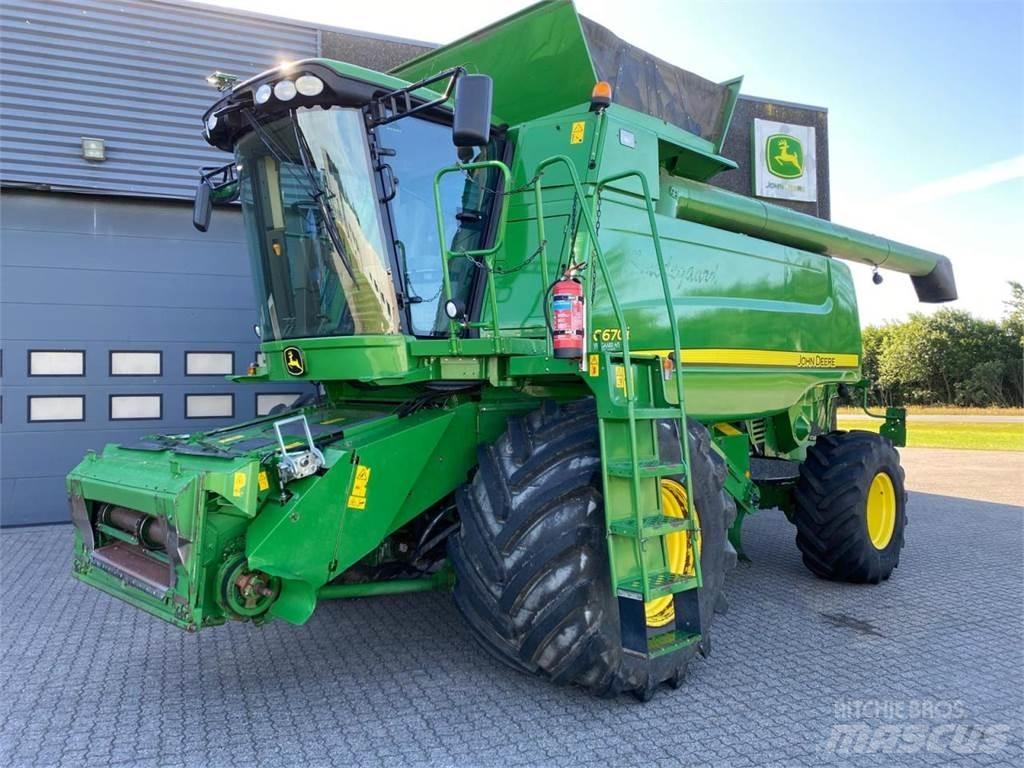 John Deere C670 Ražas novākšanas kombaini