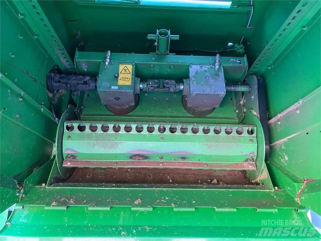 John Deere C670 Ražas novākšanas kombaini