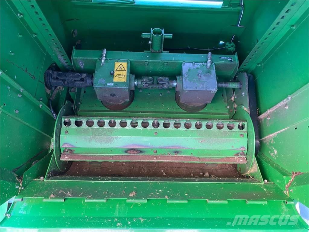 John Deere C670 Ražas novākšanas kombaini