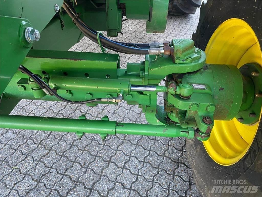 John Deere C670 Ražas novākšanas kombaini