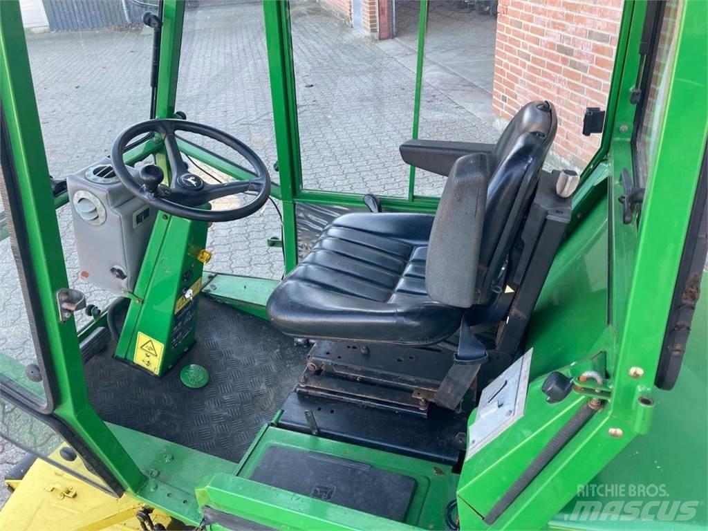 John Deere F935 Kompaktie traktori