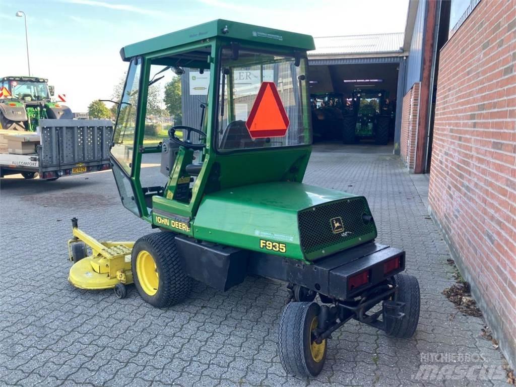 John Deere F935 Kompaktie traktori