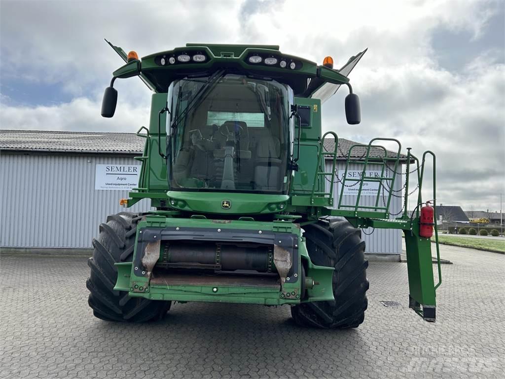 John Deere S690 Ražas novākšanas kombaini