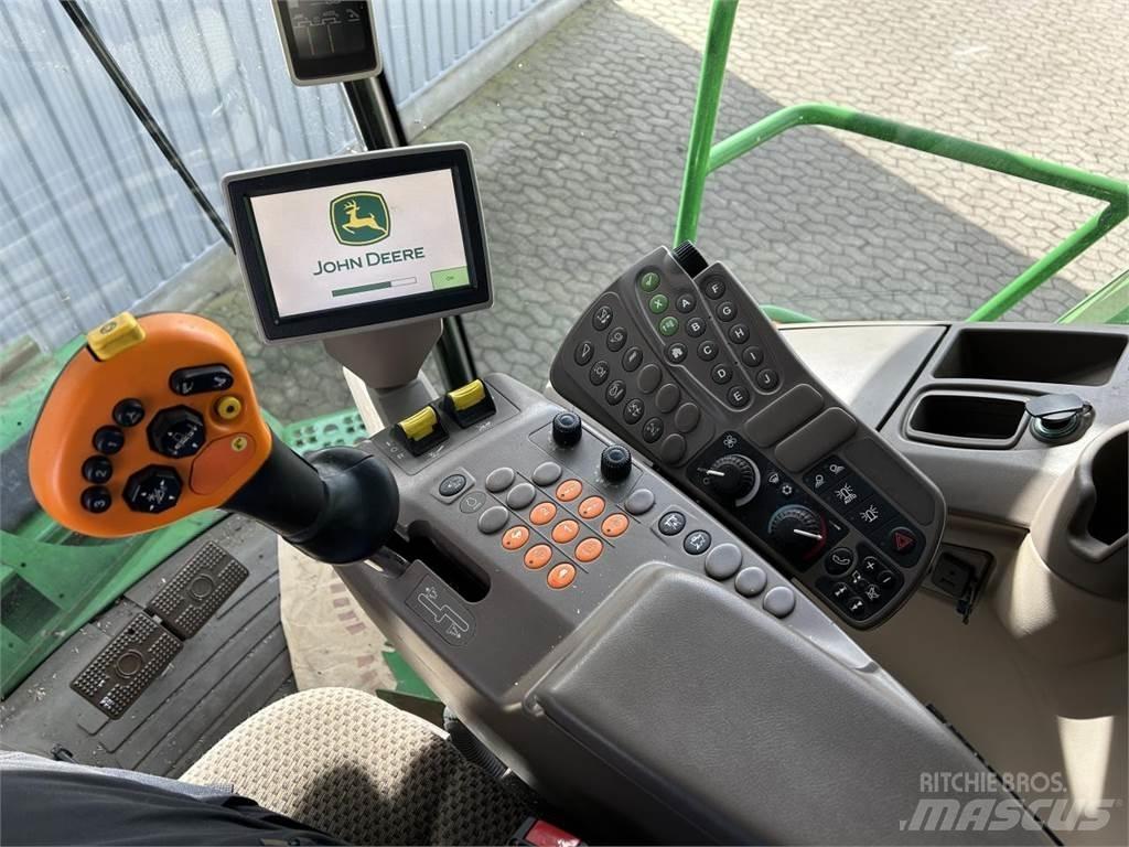 John Deere S690 Ražas novākšanas kombaini
