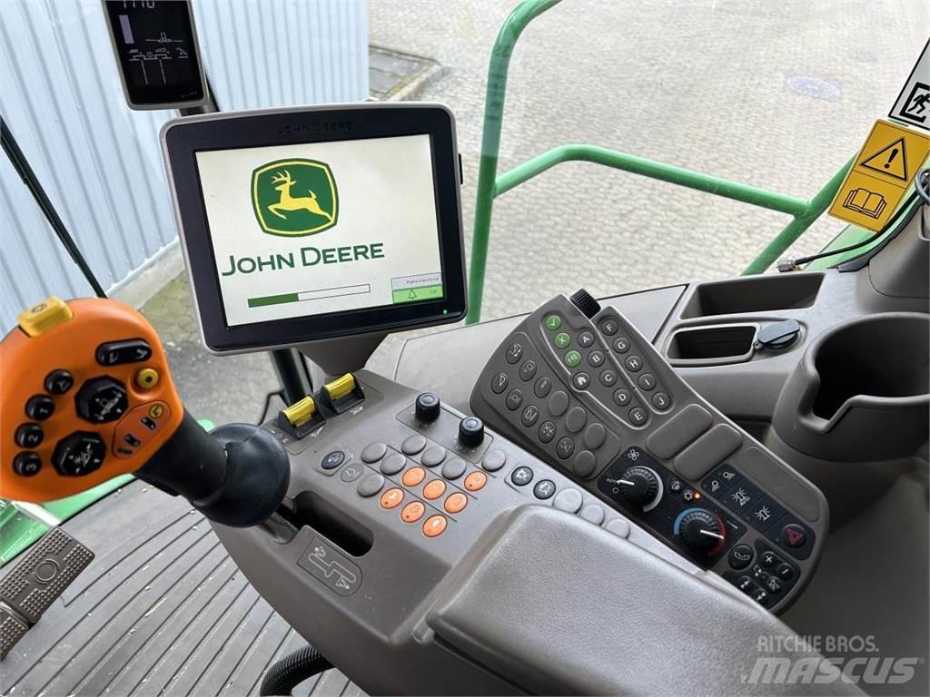 John Deere S690 Ražas novākšanas kombaini