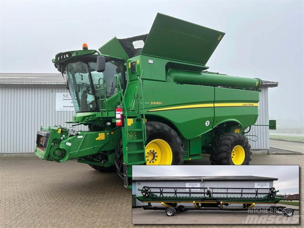 John Deere S690 Ražas novākšanas kombaini