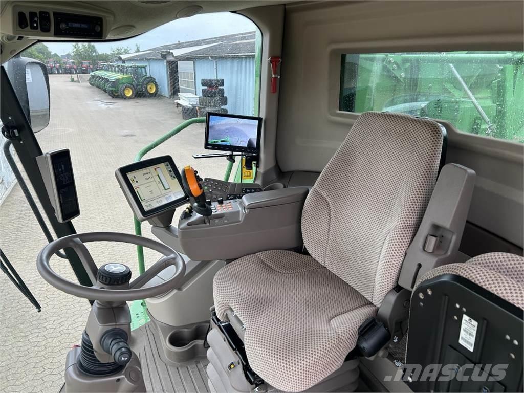 John Deere S690 Ražas novākšanas kombaini