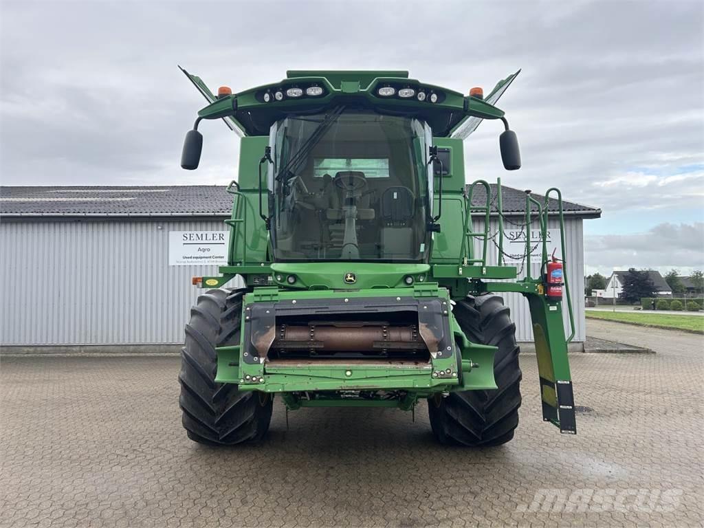 John Deere S690 Ražas novākšanas kombaini