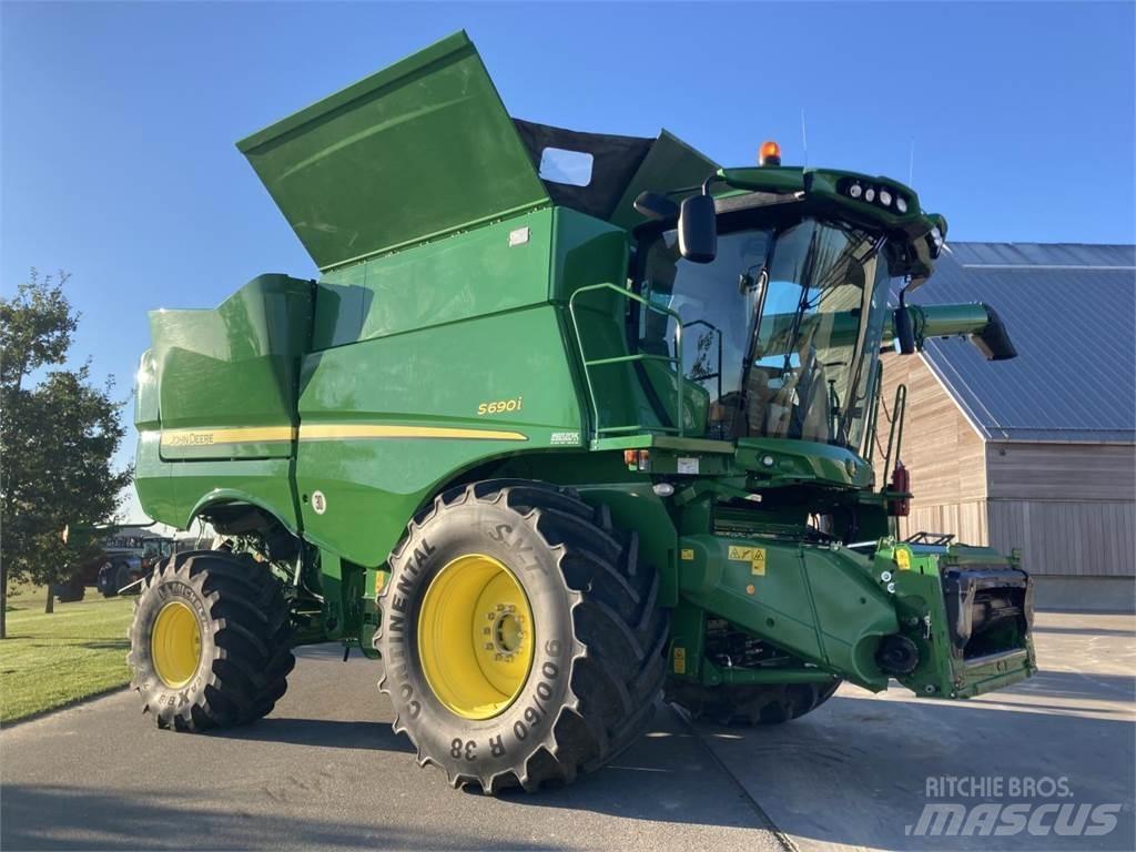 John Deere S690I Ražas novākšanas kombaini