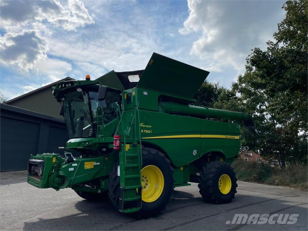 John Deere S790 Ražas novākšanas kombaini