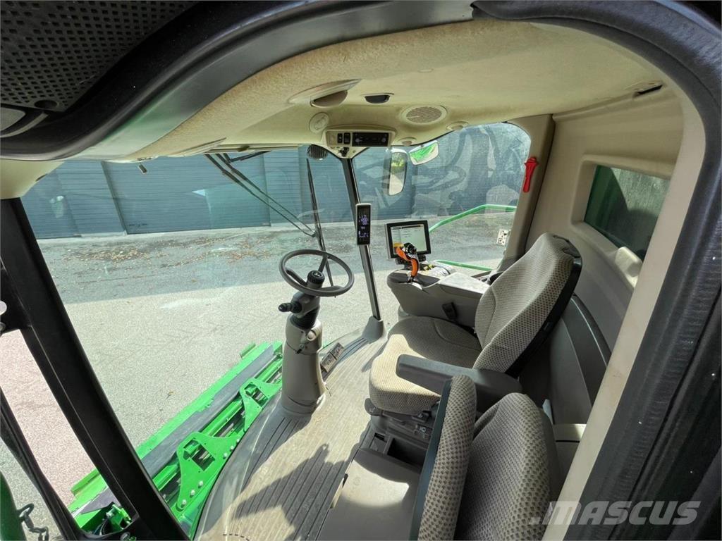 John Deere S790 Ražas novākšanas kombaini